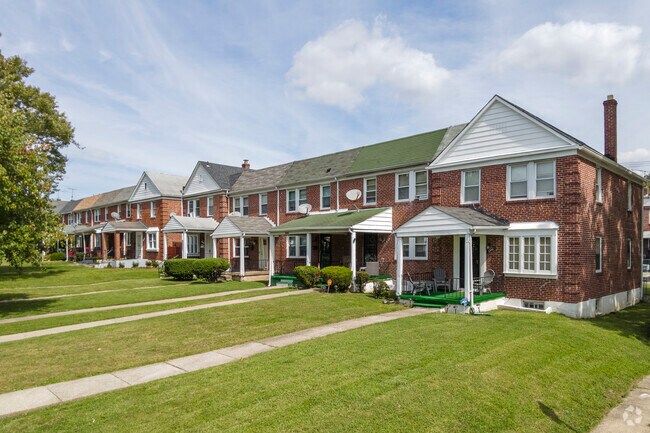Many homes in Panway-Braddish have small front yards.