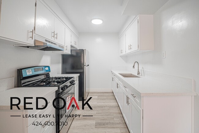 2050 Rodney Dr unit 7, Los Angeles, CA 90027 - photo 2