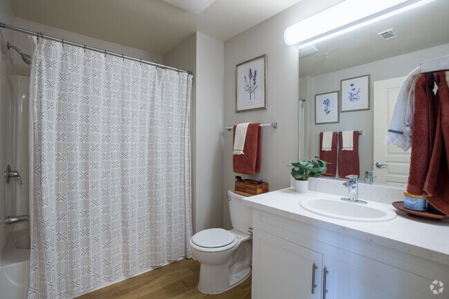 2BR, 1BA - 719SF - Bathroom
