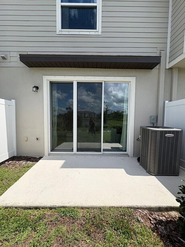 5489 Elmview Crossing, Wesley Chapel, FL 33545 - photo 2