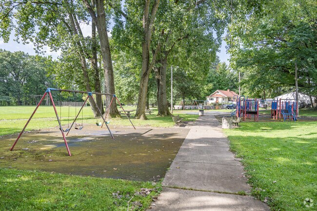 Calgary Park is a small quiet park nestled in the southern side roads of Brooklyn-Centre.