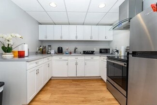 5 Ravine St, Windsor Locks, CT 06096