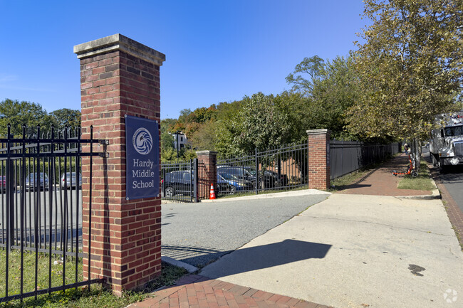 Hardy Middle School welcomes students living in the Georgetown area.