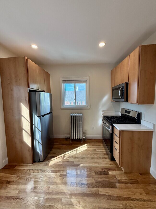 124 Chestnut St Unit 2R, Lynn, MA 01902