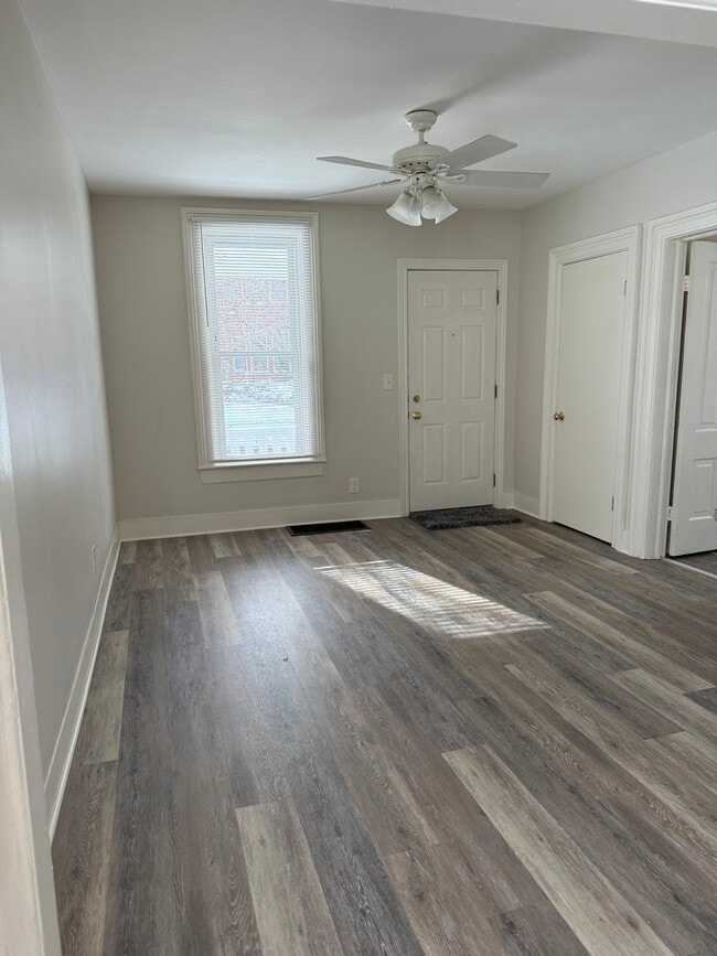 813 W Saint James St, Peoria, IL 61606