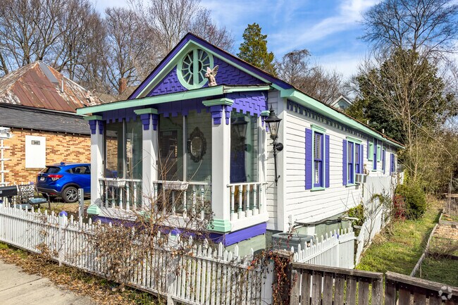 Colorful, artsy homes are common throughout Cabbagetown.