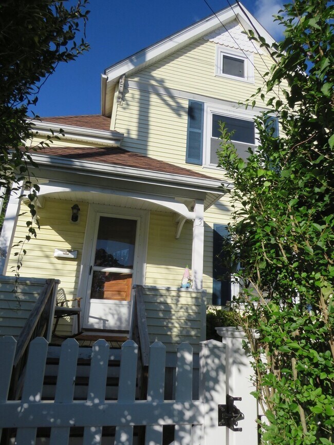 3 Day St, Norwood, MA 02062