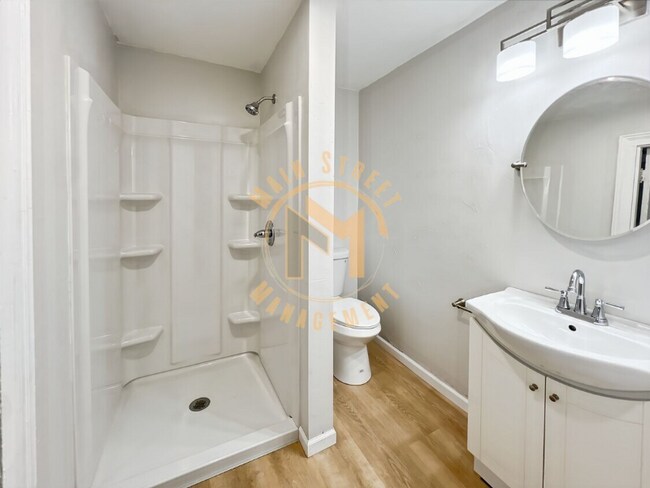 1328 N Main St unit 1328 n Main Street L, Oshkosh, WI 54901 - photo 4