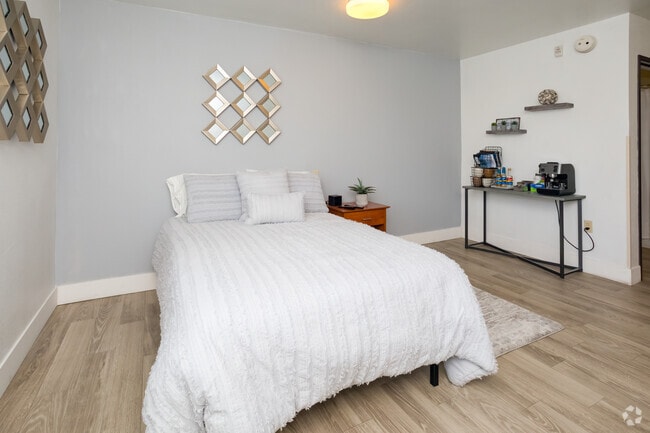 Studio, 1BA - 300 SF Living Area