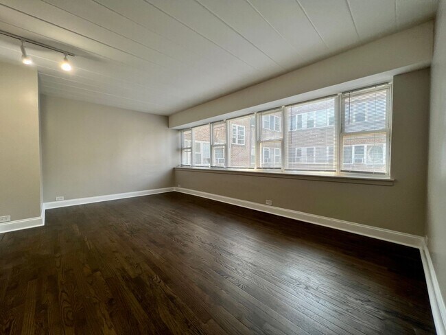 6021 N Fairfield Ave unit 6021, Chicago, IL 60659 - photo 4