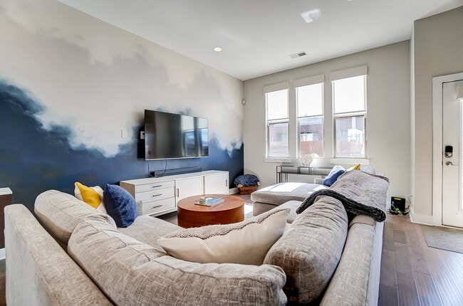 330 Helix Way, Charlotte, NC 28203 - photo 3