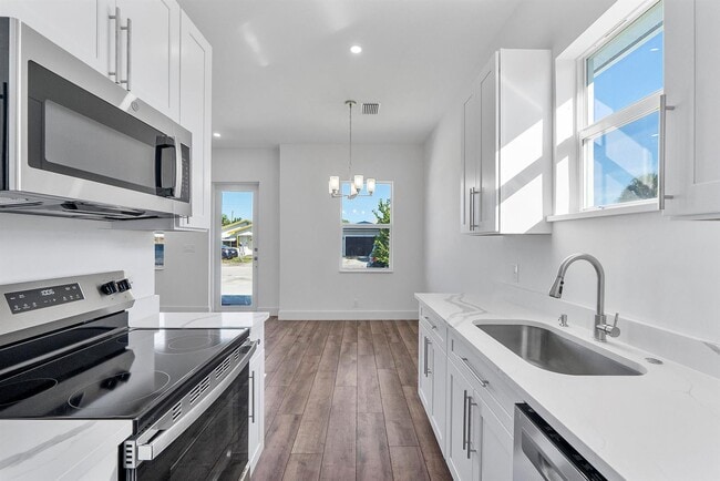 1573 W 16th St, Riviera Beach, FL 33404 - photo 4