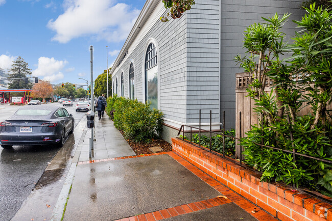 Headlands Preparatory School provides safe education in Sausalito.