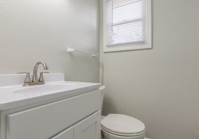 869 36th St unit 71502, Newport News, VA 23607 - photo 7