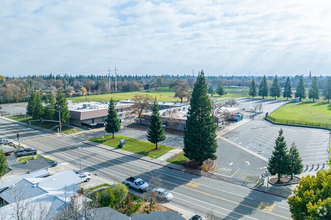 There is plenty of parking at Woodside K-8.