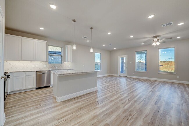 125 Toftrees Dr, Cleburne, TX 76031 - photo 4