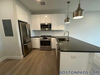 152 Liverpool St Unit 305, Boston, MA 02128