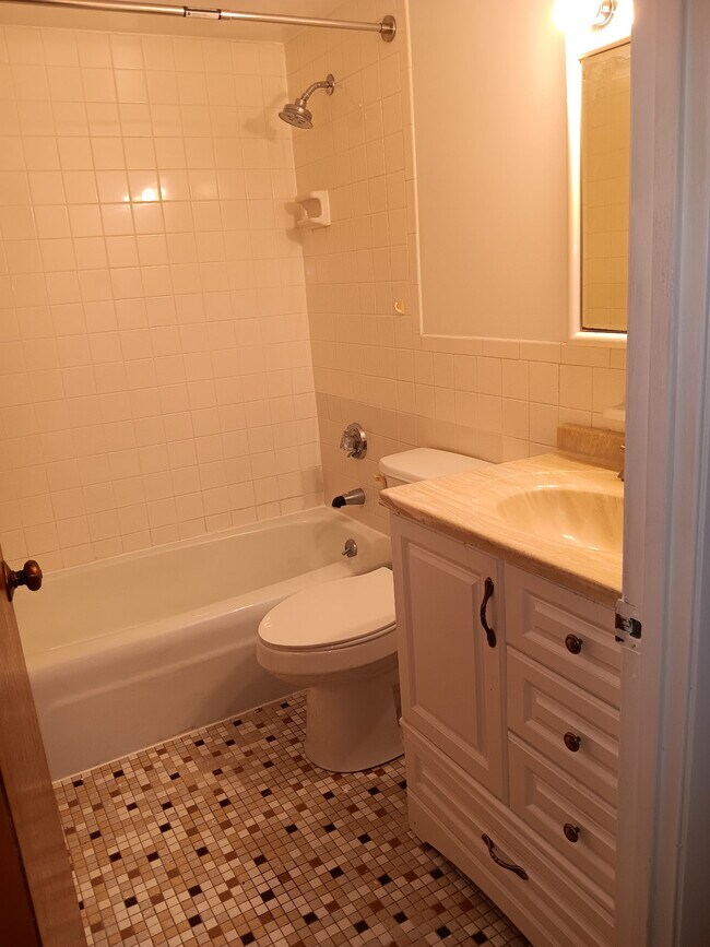 80 N Warren St unit 36, Woburn, MA 01801 - photo 6
