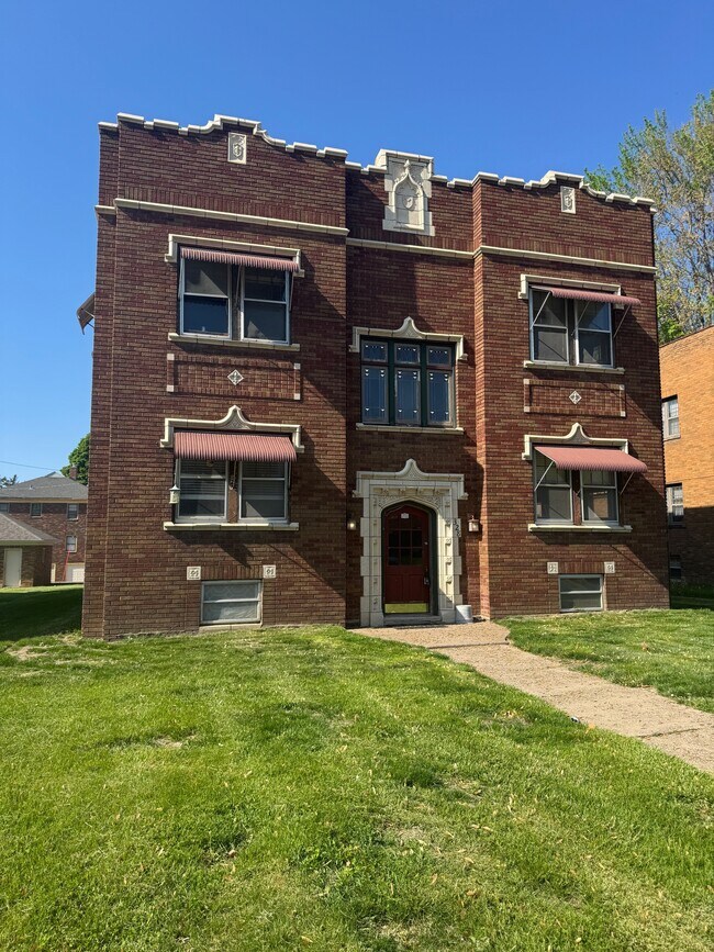 328 W Columbia Ave, Davenport, IA 52803