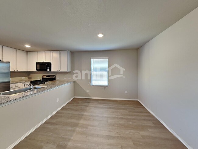 10515 Varmus Dr, Converse, TX 78109 - photo 3