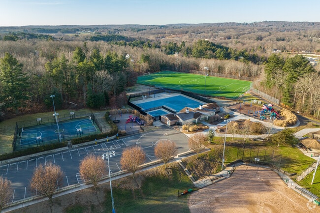 Families gather at Treadwell Memorial Park for playgrounds, sports, and relaxation.