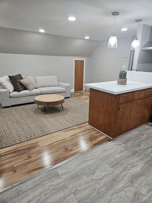 115 N Hull St unit 2nd floor, East Providence, RI 02914 - photo 4