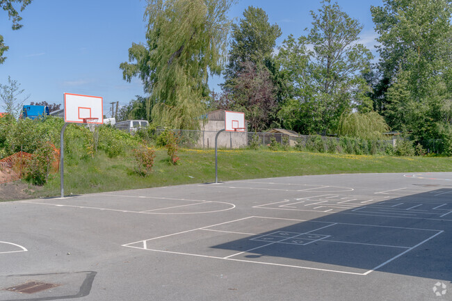 Alderwood Elementary School basketball court
