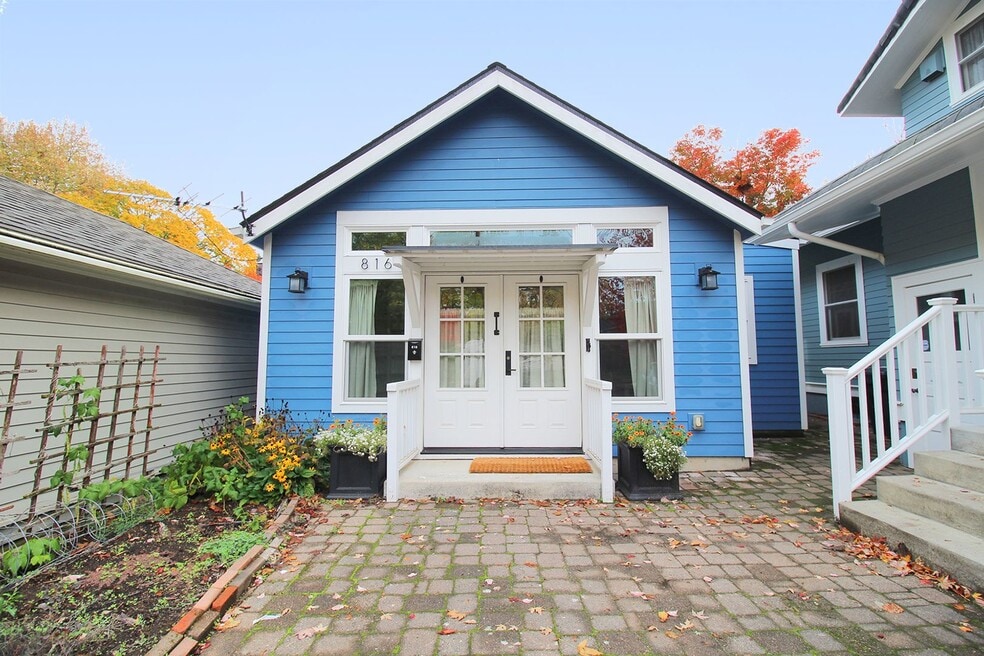 816 NE Imperial Ave, Portland, OR 97232 - photo 1