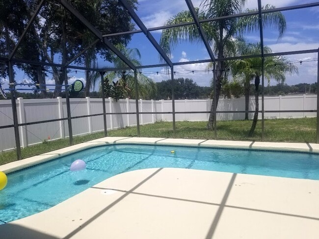 2908 Shannon Cir, Palm Harbor, FL 34684 - photo 3