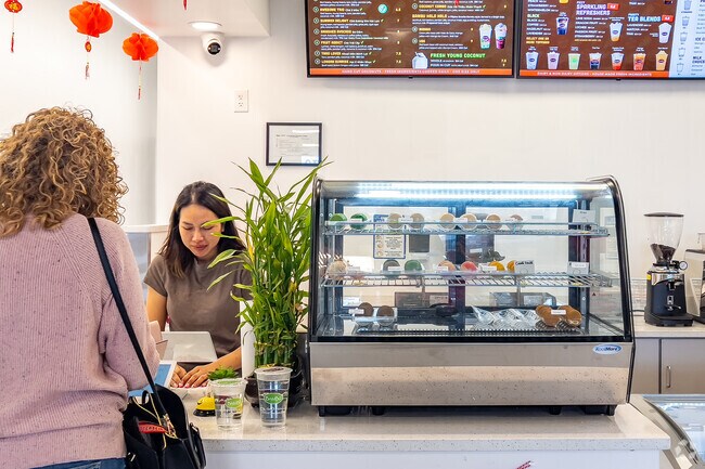 Bambu cafe in the Olentangy Plaza offers authentic Vietnamese dessert drinks, smoothies and more