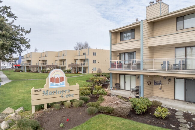 Beautiful condominiums with coastal views are a popular choice for living in Birch Bay.