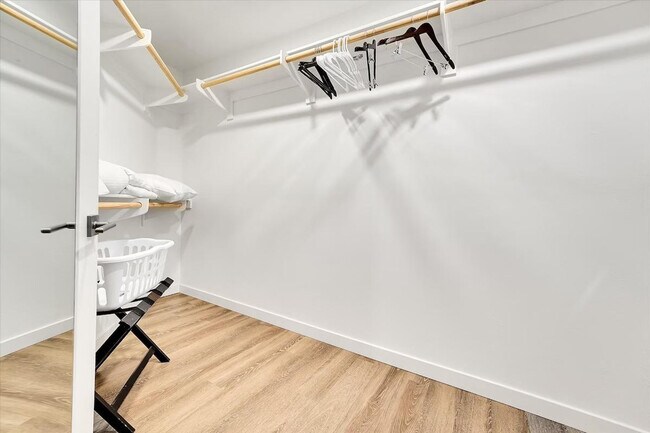 593 Camino de la Reina unit ID1343835P, San Diego, CA 92108 - photo 7