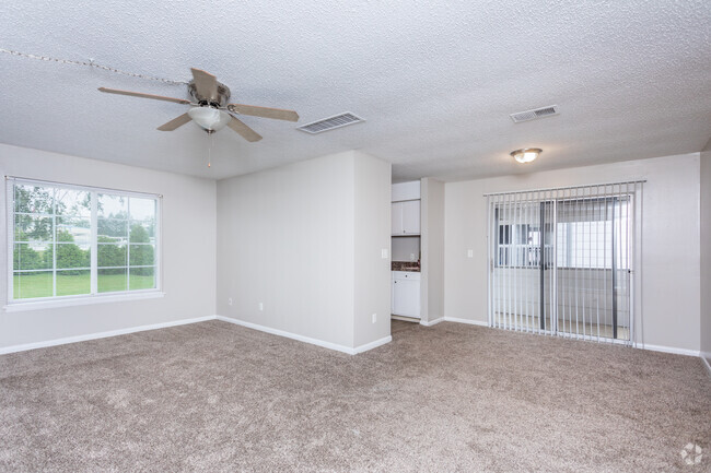 3BR, 2BA - 1,205 SF