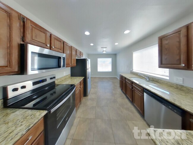 10044 W Highland Ave, Phoenix, AZ 85037 - photo 5