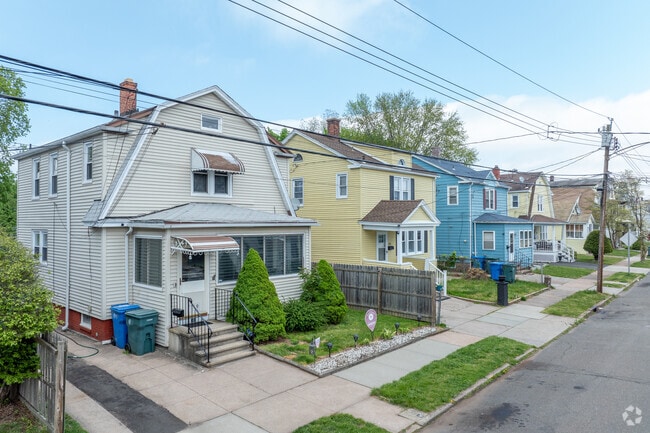 Home styles in Hamden vary and offer a small town feel.