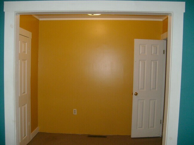 25 School St unit 102, Bristol, NH 03222 - photo 3