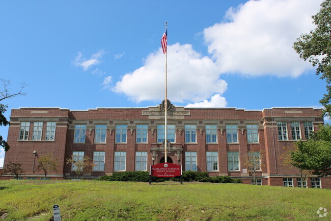Marblehead Veterans Middle School
provides education in the neighborhood of Marblehead