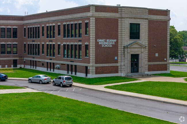 40% of students at Emmet Belknap Intermediate School are at least proficient in reading.