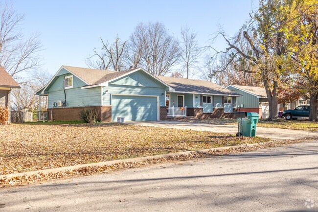 Ranch homes are available throughout Inola.