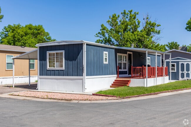 Manufactured homes offer a great lower-income snowbird setup.