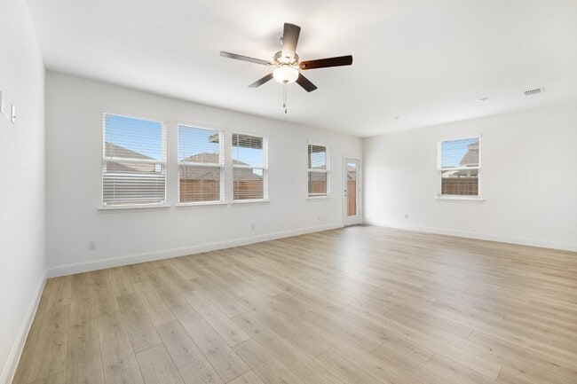 15049 Hierba Mora Dr, Haslet, TX 76052 - photo 4