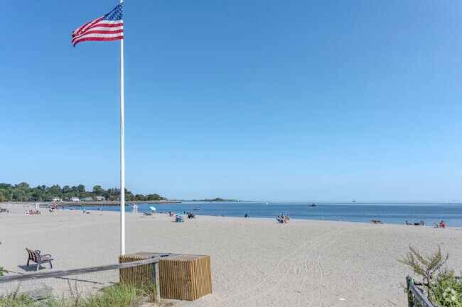 Jennings Beach in Fairfield is a short drive from Stratfield Village.
