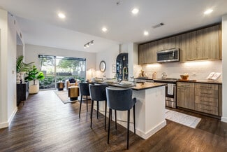 3815 Eastside St, Houston, TX 77098
