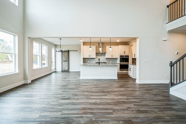 370 Red Wood Ln, Hoschton, GA 30548 - photo 5