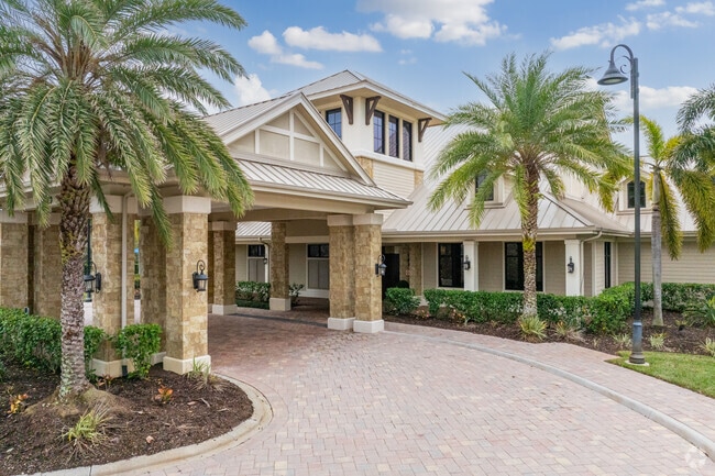 The clubhouse at Winding Cypress has many fantastic amenities.