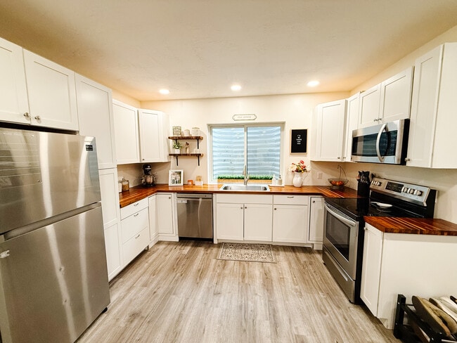 12568 Ezra Cir Basement unit Basement, Herriman, UT 84096 - photo 3