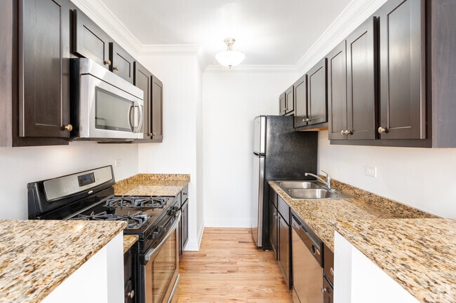 1BR, 1BA - 800SF - Kitchen