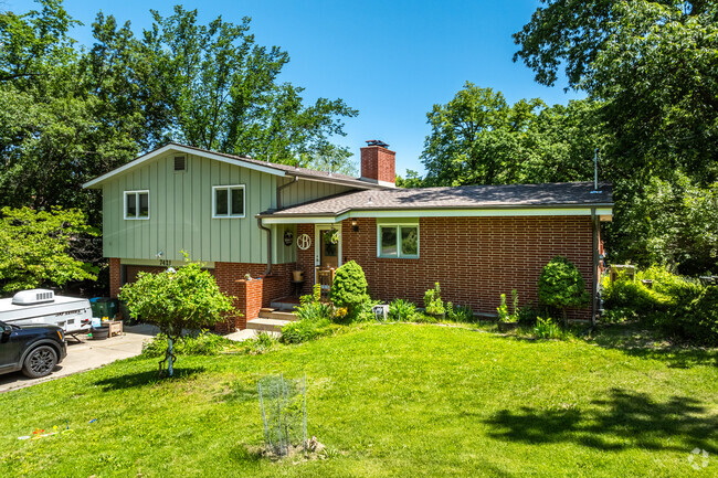 Split-level homes are popular in the Platte Woods neighborhood.