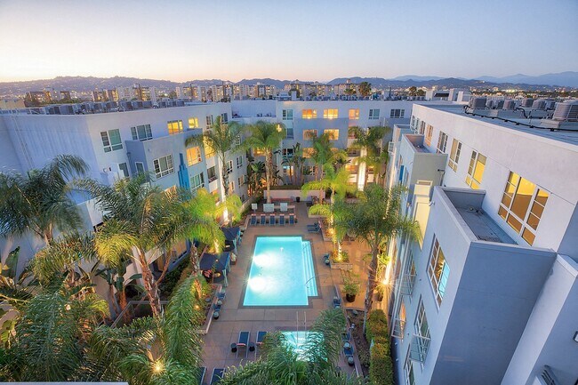 Welcome to 5550 Wilshire at Miracle Mile by Windsor, a boutique living experience in the heart of LA