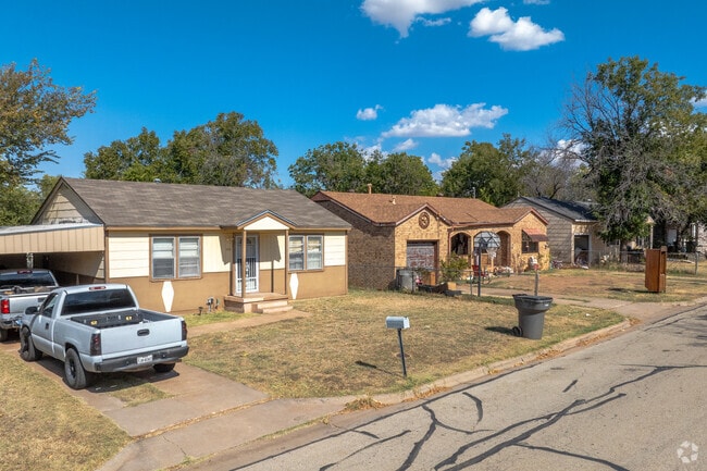 Sunnyside Heights homes generally sit on 8,000 to over 9,000 square foot lots with modest yards.